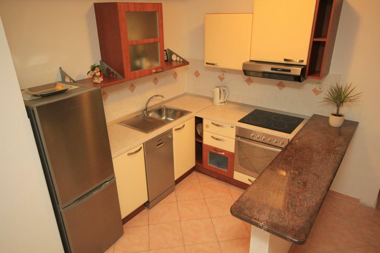 Comfort Sea View Apartment With Parking And Two Bedrooms Башка-Вода Екстер'єр фото